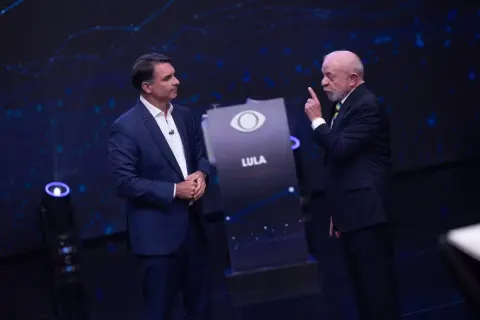 A lenda urbana da bala de prata do PT contra Flávio Bolsonaro