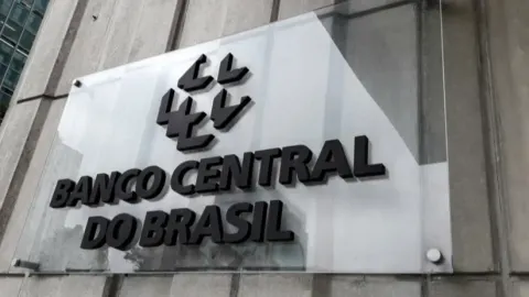 Dívida externa bate recorde e Brasil volta a ser devedor após 19 anos