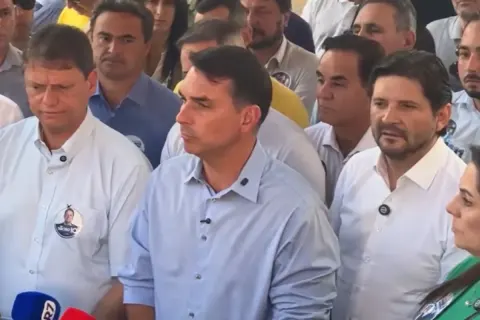 &quot;Luz no fim do túnel&quot;, diz Flávio sobre fala de Fachin a respeito do STF