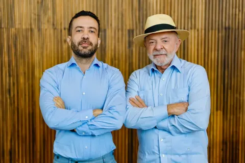 Lula convoca live no mesmo horário da transmissão semanal de Flávio