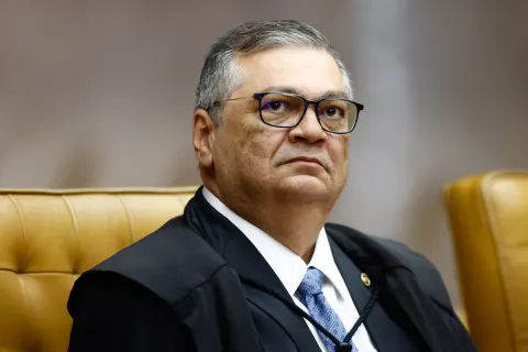 Sem citar Fachin, Dino critica promessa de encerrar inquérito das fake news para ‘receber aplausos’