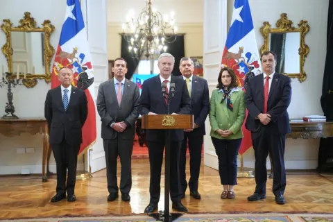 Presidente Kast califica de “error” rebaja de penas a condenados por abusos a menores y ratifica a ministro Rabat