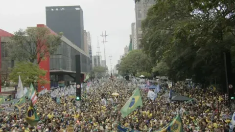 Diversas imagens da manifestação na paulista divulgadas pela Reuters