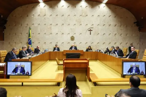 STF levou 36 dias para tornar Bolsonaro réu; denúncia contra ex-ministro de Lula espera há 18 meses