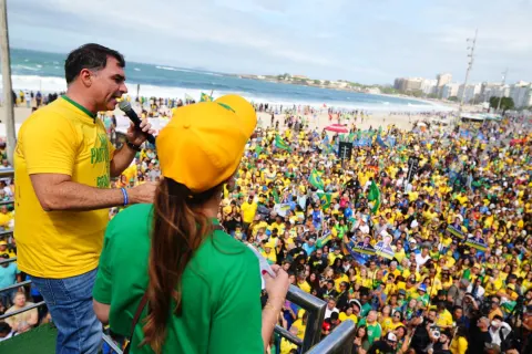 Aliados de Flávio Bolsonaro já esperam que guerra no STF também respingue na campanha