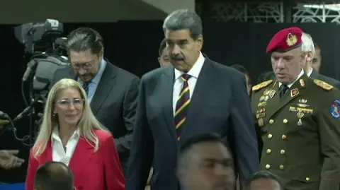 Maduro alega imunidade e pede a rejeição de acusações dos EUA.