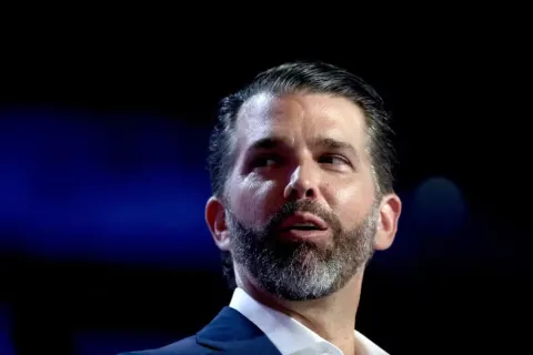 Trump Jr. ironiza levantamento urnas sem votos para Flávio