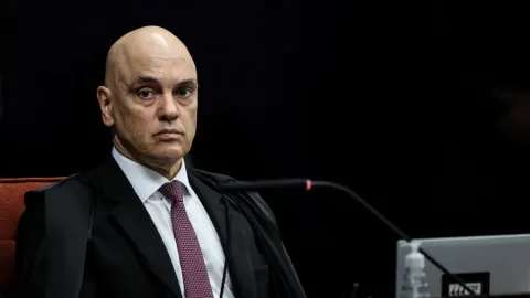 Parlamentares já falam em acordão para saída honrosa de Moraes do STF