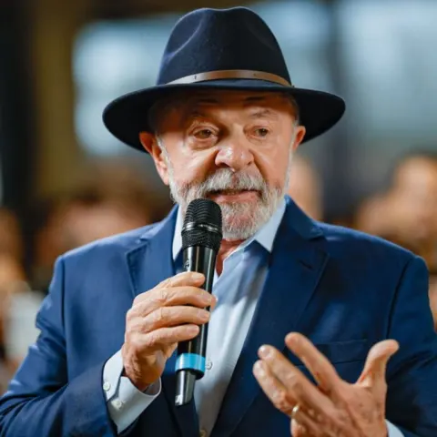 Lula Enfrenta Rejeição de Metade dos Brasileiros, Diz PoderData