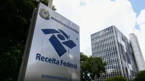 Receita Federal notifica quase meio milhão de contribuintes que caíram na malha fina | G1