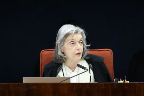 Cármen Lúcia nega pedido do PT por transporte interestadual gratuito no 2° turno