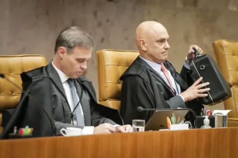 Moraes acha que pode boiar no mar de lama enquanto afoga o STF na imundície