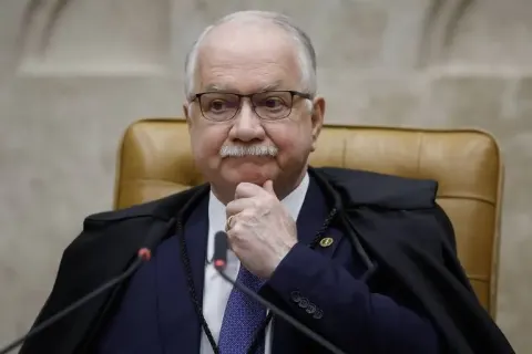 Na hora H, FACHIN NUNCA DEIXA LULA NA MÃO