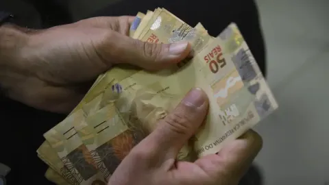 Arrecadação federal atinge R$ 239,4 bilhões em setembro, recorde para o mês
