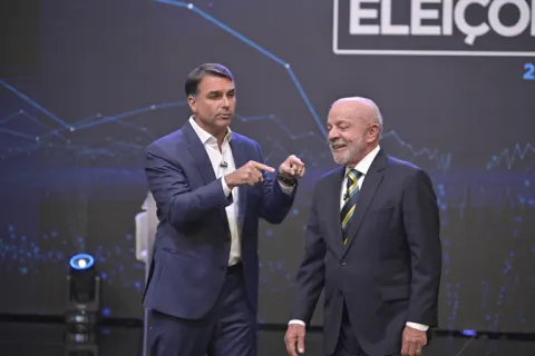Quaest: Flávio Bolsonaro tem 45% contra 44% de Lula | Jovem Pan