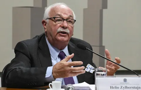 Zylberstajn propõe reforma &#039;radical&#039; da previdência com sistema único e renda básica aos 70 anos