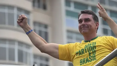 Crise do STF embala 7 de setembro e vira trunfo para Flávio Bolsonaro tentar recuperar força eleitoral