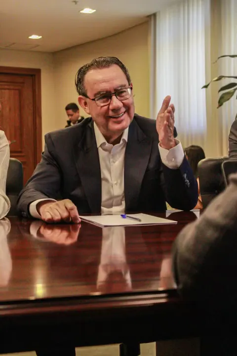 Cury promete governo com perfil técnico e evita citar nome para conduzir economia - (Rentismo e sistema bancário nem sempre é Livre Mercado).