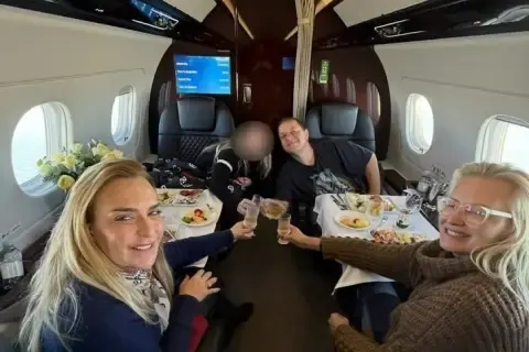 Fotos inéditas mostram viagem de Lulinha e lobista em jatinho de 20 milhões de dólares 