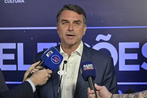 Como não votar em Flávio Bolsonaro?