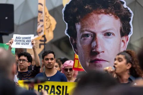 Mônica Bergamo: TSE dá 24 horas para Meta e X explicarem tratamento que beneficiaria Flávio contra Lula