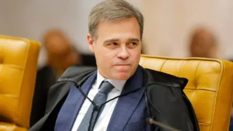 Mendonça recebeu Vorcaro, ouviu e votou contra interesse do ex-banqueiro.