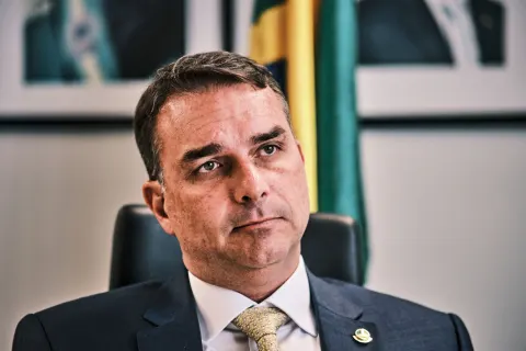 Ódio a Moraes empolga mais a direita do que amor a Flávio