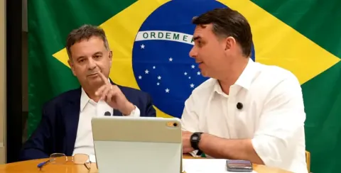 Time de Flávio busca diálogo com STF em meio à ofensiva contra Moraes