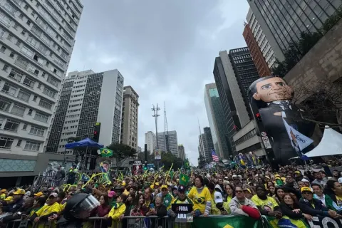 Ato da direita na Av. Paulista une Flávio, Tarcísio e lideranças religiosas. Acompanhe no 