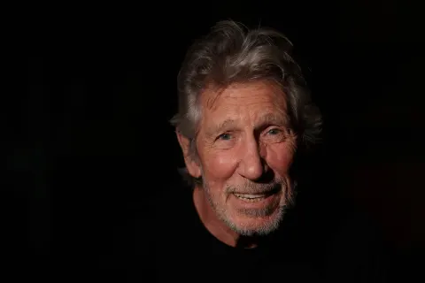 Roger Waters ataca família Bolsonaro e convoca brasileiros a votar em Lula