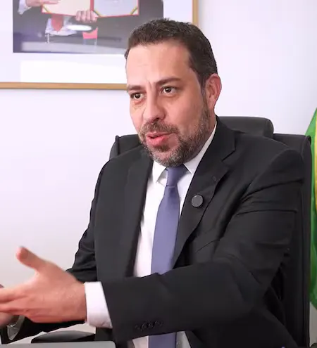 ‘Eleição não pode ser discussão de investigador de polícia com promotor e xerife’, diz Boulos
