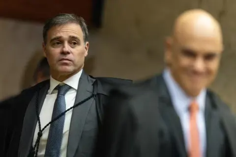 Decisão de Alexandre de Moraes pavimenta caminho para implodir investigações do Master