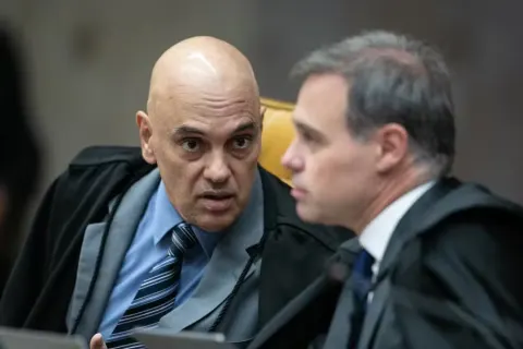Alas de Moraes e Mendonça mapeiam apoios enquanto aguardam decisão de Fachin sobre investigação
