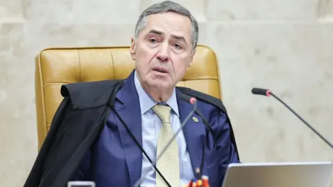 Barroso diz que não assinou manifesto porque tem amizade com ministros.