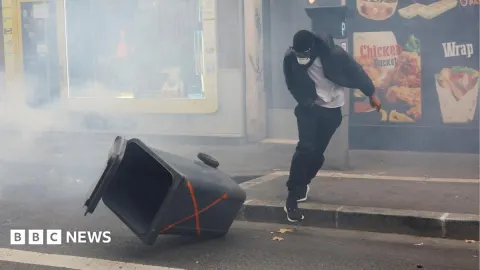 Protestos na França: confrontos registrados em algumas cidades, mas, até o momento, manifestações têm sido majoritariamente pacíficas – acompanhe as atualizações em tempo real - (País da Maçonaria Deísta e Laica).