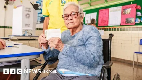 Voto idoso: por que voto facultativo de eleitores 70+ pode decidir eleição para presidente - BBC News Brasil