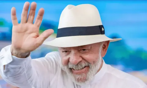 Lula é favorito na Bahia, mas caiu 6,3% em relação a pesquisa de 2022