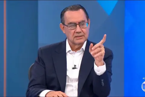 Em ato de 7 de Setembro, Augusto Cury manda &quot;abraço especial&quot; a Mendonça
