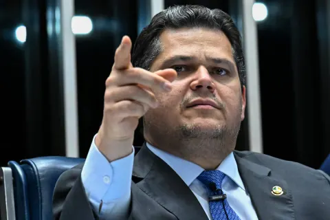Pedidos de impeachment de ministros do STF pressionam Alcolumbre, alvo do Conselho de Ética