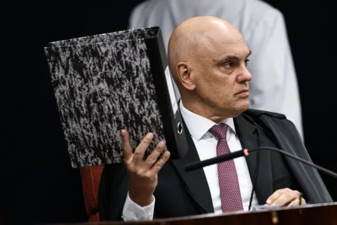 Na ofensiva contra Mendonça, Moraes usa relatório da PF com sinais de inteligência artificial
