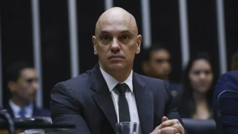 Fachin inclui em investigação nota na qual Moraes negou contato com Vorcaro