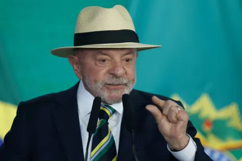 Sem discurso novo e com avaliação pior, Lula vê Flávio na cola na eleição da sujeira judicial