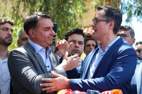 Mônica Bergamo: Campanha de Flávio Bolsonaro escala Deltan Dallagnol para analisar documentos de quebra de sigilo de Lula