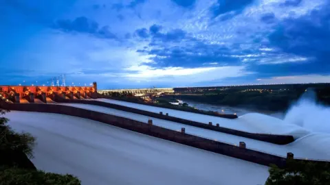 Acordo com Paraguai para uso de energia de Itaipu faz parte de estratégia para ampliar presença dos EUA na América Latina