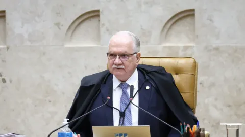 Fachin suspende decisões de Mendonça e Dino sobre diretor da PF