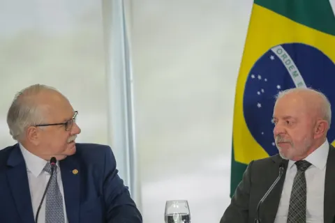 Fachin promete fim do Inquérito das Fake News após crise no STF.