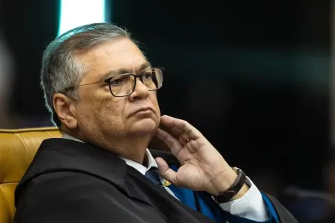 O recado de Flávio Dino aos colegas que voam de jatinho