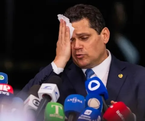 Alcolumbre teria recebido R$ 155 milhões de Vorcaro, diz revista
