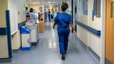 Os desafios do SUS — e o que crise do sistema de saúde britânico pode ensinar: &#039;No Brasil, tudo ainda é muito focado no médico como autoridade final&#039;.
