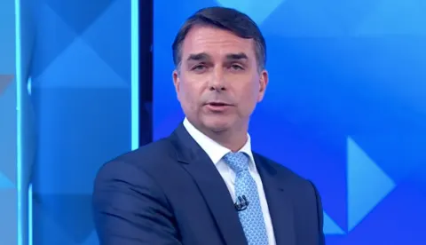Flávio troca bolsonarismo por tarcisismo